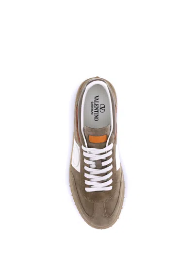 Valentino Low Top Sneaker Contrast Stitching In Brown