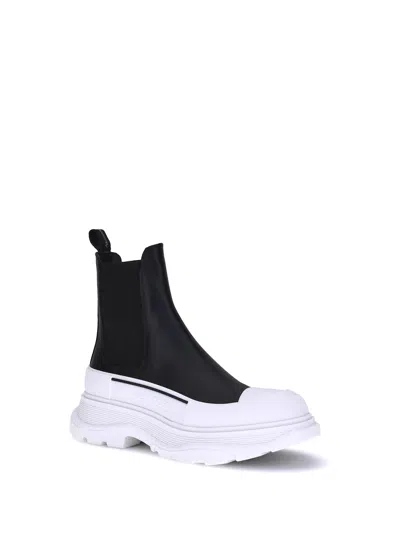 Alexander Mcqueen Round Toe Chelsea Ankle Boots In Black