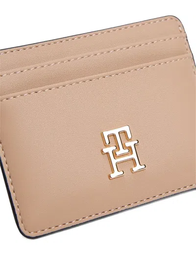 Tommy Hilfiger Logo-plaque Cardholder In Brown