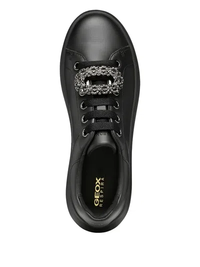 缀饰厚底运动鞋