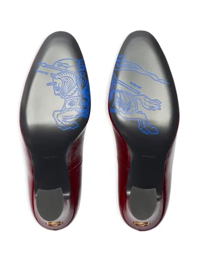 Burberry Scarpins Trinket Patent Leather Block-heel Pumps In Red