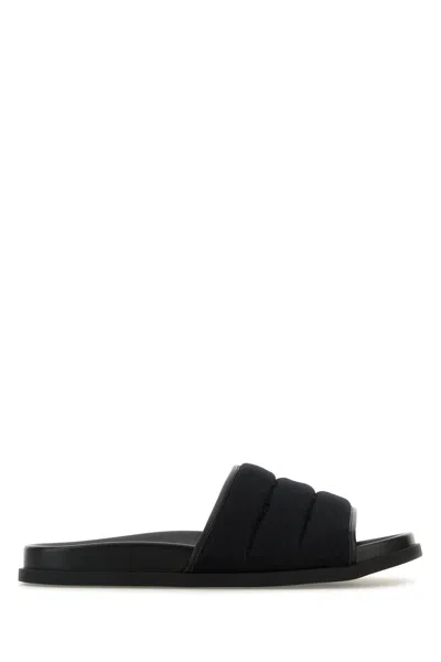 Gucci Slippers In Tessuto Gg Nero Uomo In Black
