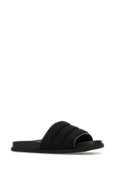 Gucci Slippers In Tessuto Gg Nero Uomo In Black