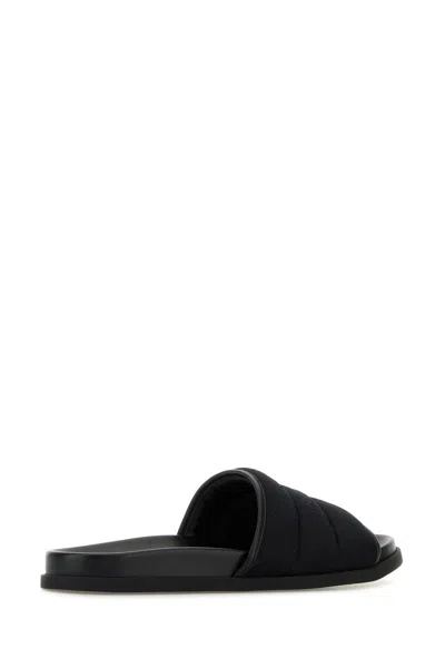 Gucci Slippers In Tessuto Gg Nero Uomo In Black
