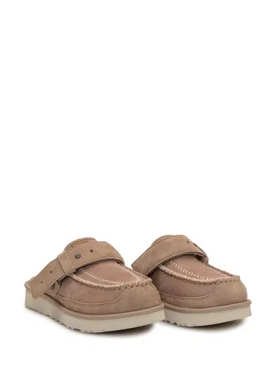 Ugg M Golden Coast Clog In Brown
