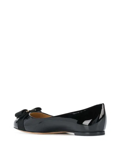 Ferragamo Varina Bow-embellished Patent-leather Ballet Flats In Black