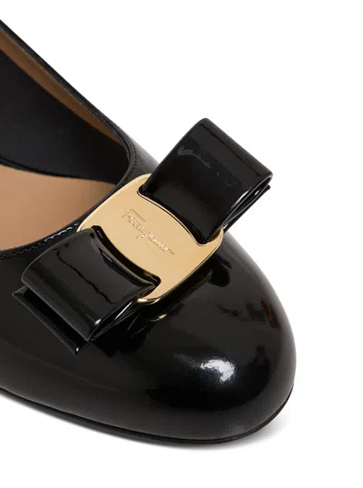 Ferragamo Vara Bow-embellished Patent-leather Pumps In Black