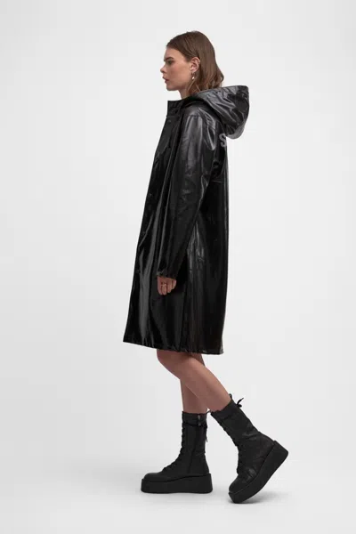 Stutterheim Stockholm Long Opal Raincoat In Black