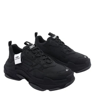 Balenciaga Triple S Sporty Low-top Sneakers In Black