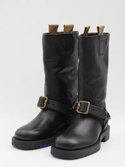 Burberry Soft Saddle Low Boots In Black