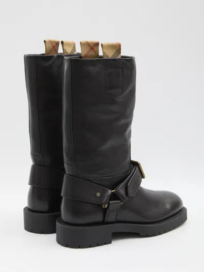 Burberry Soft Saddle Low Boots In Black