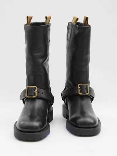 Burberry Soft Saddle Low Boots In Black