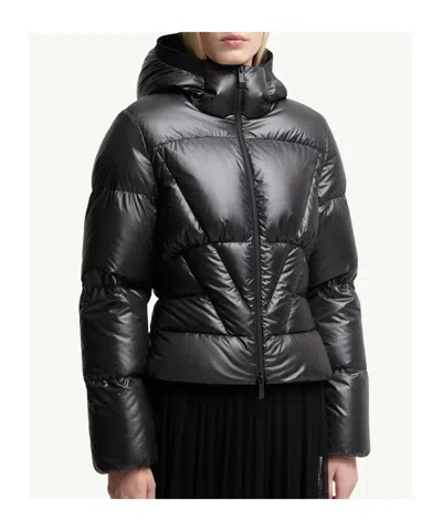 Moncler Wineck Hooded Down Puffer Jacket In Black