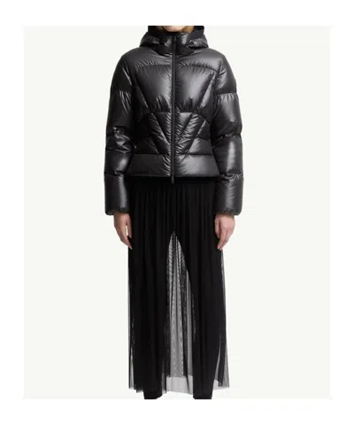Moncler Wineck Hooded Down Puffer Jacket In Black