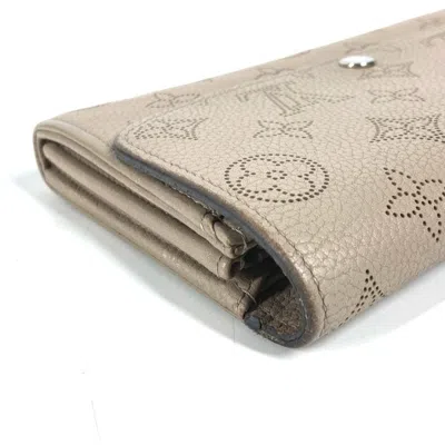 Pre-owned Louis Vuitton Beige Galle Mahina Leather Long Wallet (bi-fold) ()