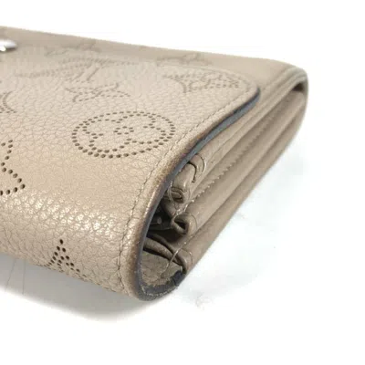 Pre-owned Louis Vuitton Beige Galle Mahina Leather Long Wallet (bi-fold) ()