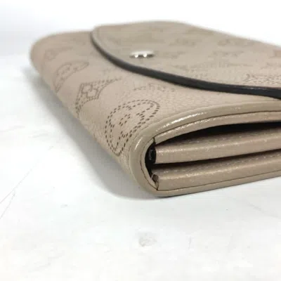 Pre-owned Louis Vuitton Beige Galle Mahina Leather Long Wallet (bi-fold) ()