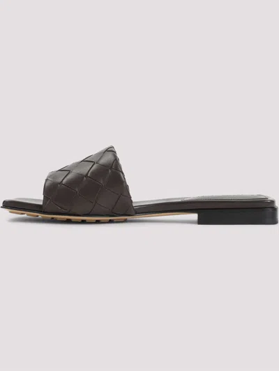 Bottega Veneta Flat Sandals With Intrecciato Leather Strap In Black
