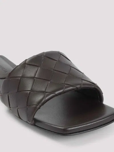 Bottega Veneta Flat Sandals With Intrecciato Leather Strap In Black