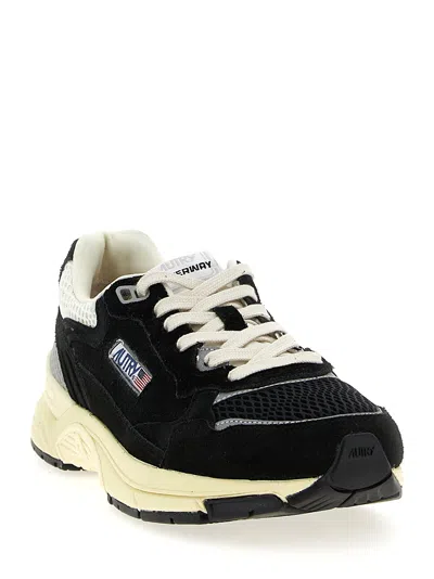 Autry Hyperway Black Low Top Sneakers With Logo Patch On Tongue And Side In Tech Fabric Man