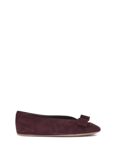 Ferragamo Bow Detail Flat Sole Ballerina Shoes In Burgundy