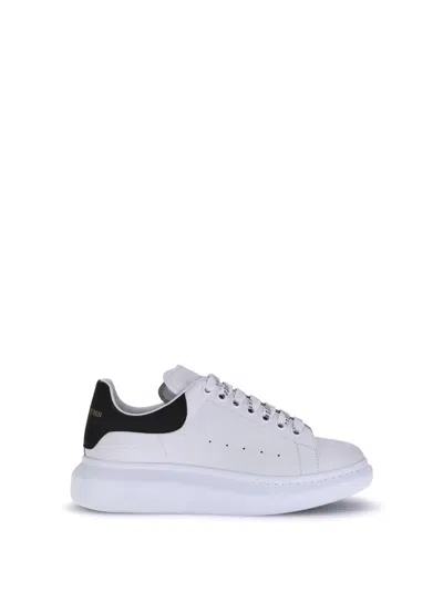 Alexander Mcqueen White And Black Low-top Sneakers With Chunky Sole And Contrasting Heel Tab In Leather Man In White