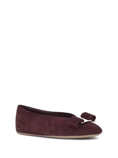Ferragamo Bow Detail Flat Sole Ballerina Shoes In Burgundy