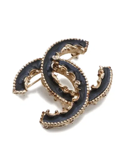 Pre-owned Chanel 2013 Interlocking Cc Mark Enamel Brooch