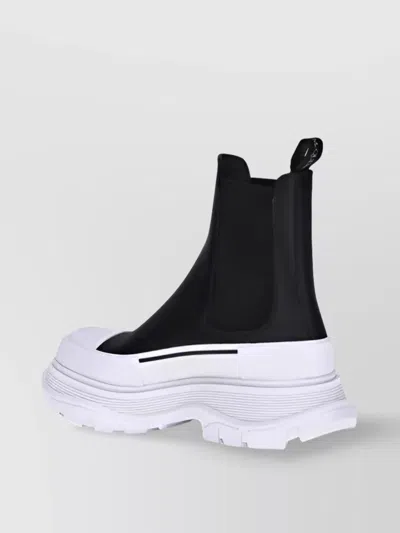 Alexander Mcqueen Round Toe Chelsea Ankle Boots In Black