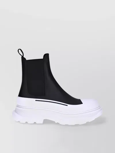 Alexander Mcqueen Round Toe Chelsea Ankle Boots In Black