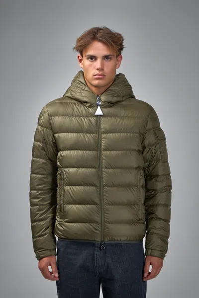 Moncler Laveraet Puffer Jacket In Green