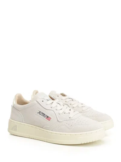 Autry Medalist Low Sneaker In Neutral