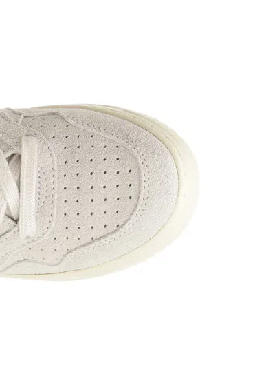 Autry Medalist Low Sneaker In Neutral