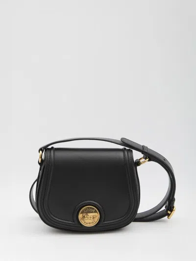 Chloé Grained Leather Shoulder Bag With Prominent Logo Detail In Black