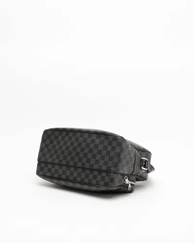 Pre-owned Louis Vuitton Damier Graphite Leoh Messenger Bag In Black