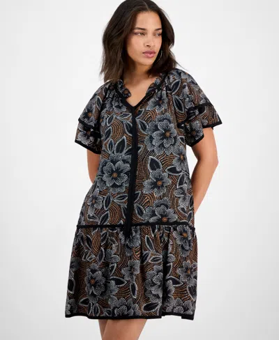 Sandra Darren Petite Printed Flutter-sleeve Tiered Dress In Black