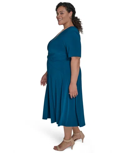 Jessica Howard Plus Size V-neck Jersey Midi Dress
