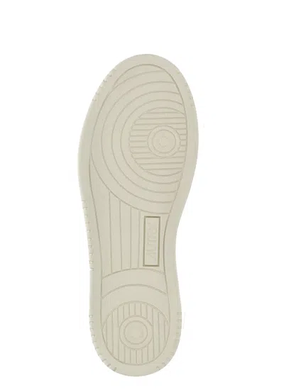 Autry Medalist Low Sneakers In Black