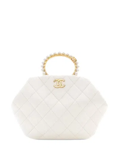 Pre-owned Chanel 2021-2024 Quilted Lambskin Pearl Crown Handle Clutch Bag