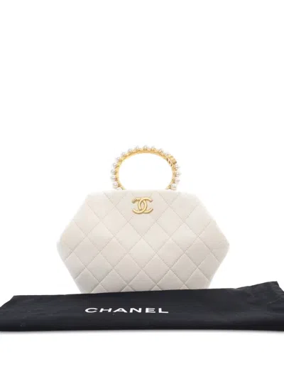 Pre-owned Chanel 2021-2024 Quilted Lambskin Pearl Crown Handle Clutch Bag