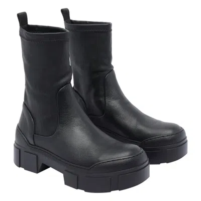 Vic Matie Round Toe Boots In Black