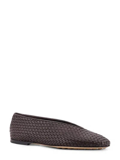 Bottega Veneta Rosa Woven Leather Ballerinas In Brown