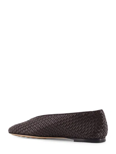 Bottega Veneta Rosa Woven Leather Ballerinas In Brown
