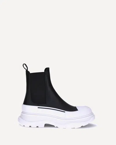 Alexander Mcqueen Round Toe Chelsea Ankle Boots In Black
