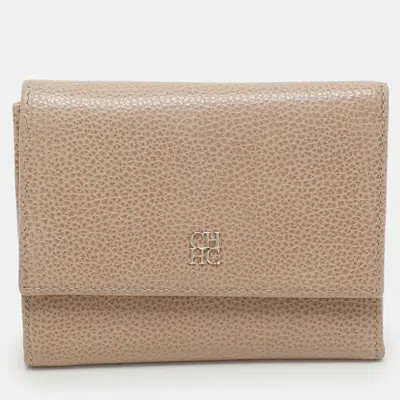 Pre-owned Ch Carolina Herrera Beige Leather Trifold Wallet In Sand