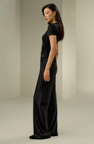 Lilysilk Slim Fitted Silk Jersey Tee In Black