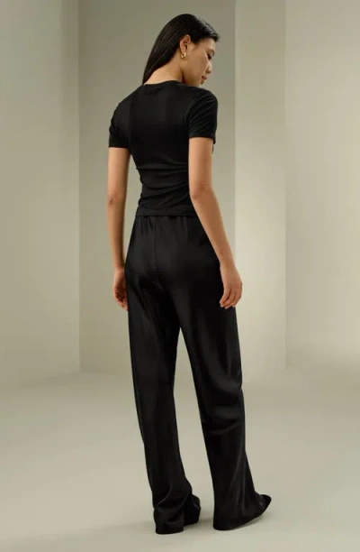 Lilysilk Slim Fitted Silk Jersey Tee In Black