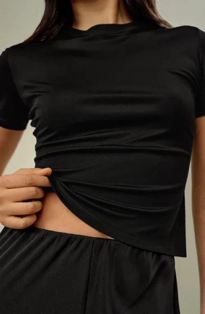 Lilysilk Slim Fitted Silk Jersey Tee In Black