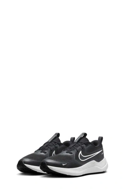 Nike Cosmic Runner Running Shoe In Black