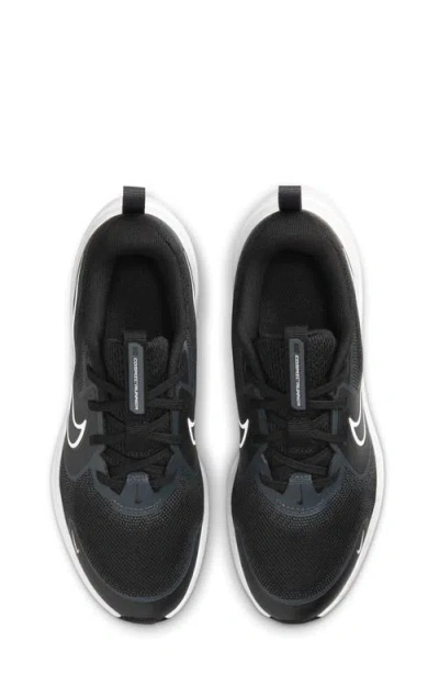 Nike Cosmic Runner Running Shoe In Black